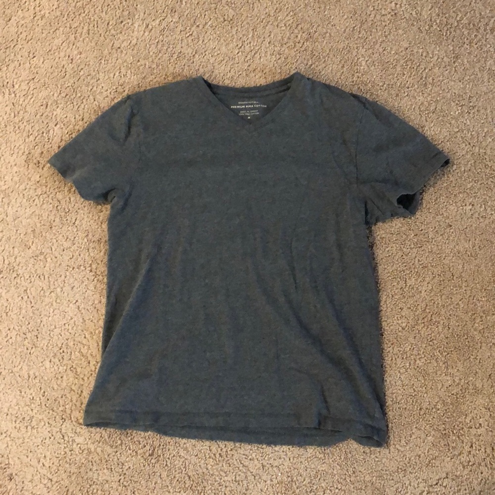 Banana Republic gray v neck t shirt